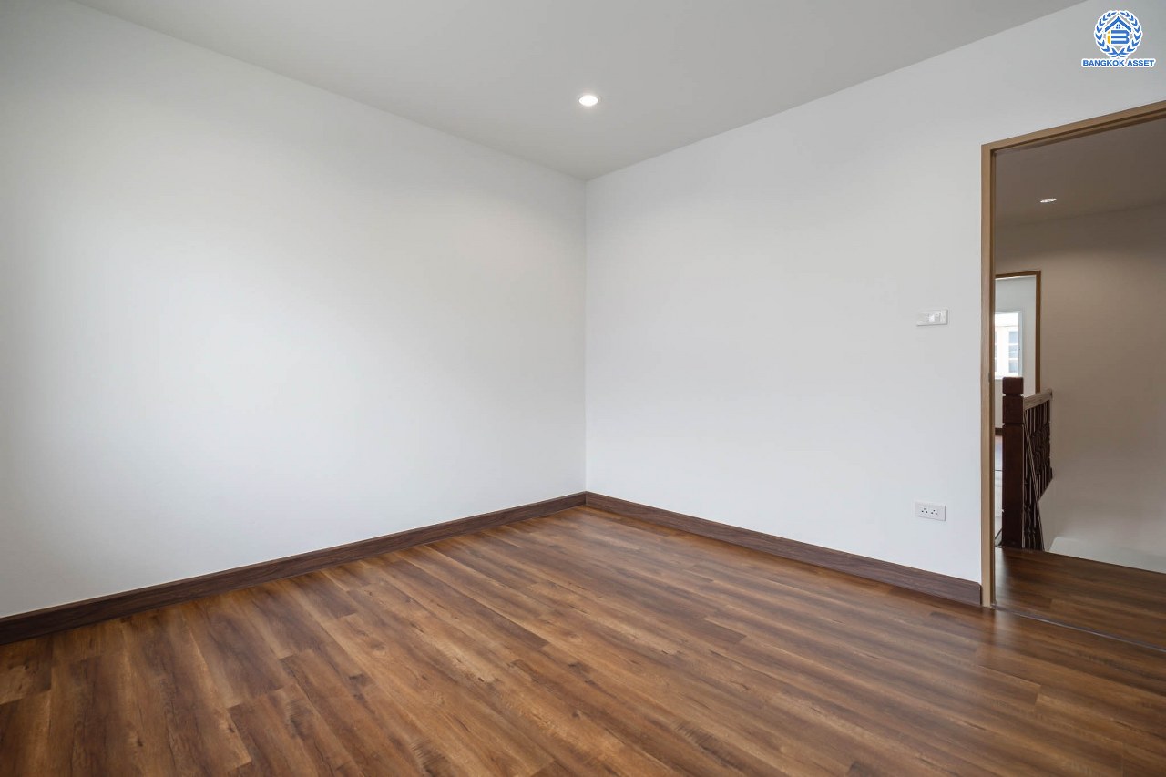 บ้านมือสองตกแต่งใหม่ ดีไซน์สวย ม.101การ์เด้นวิลล์ ลาดพร้าว เนื้อที่ 18 ตร.ว. ฟังก์ชัน 3 ห้องนอน 2 ห้องน้ำ จอดรถได้ 1 คัน รองรับทุกกิจกรรม บนทำเลเชื่อมต่อหลายเส้นทาง อาทิ ถนนประเสริฐมนูกิจ, ถนนนวมินทร์ และถนนลาดพร้าว ใกล้จุดขึ้นทางด่วน "รามอินทรา"...